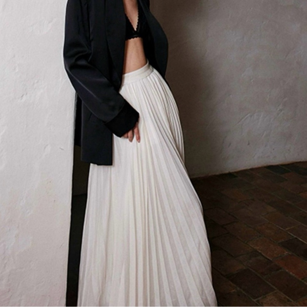Commense Cream Pleated Maxi Skirt - Picture 3 of 8